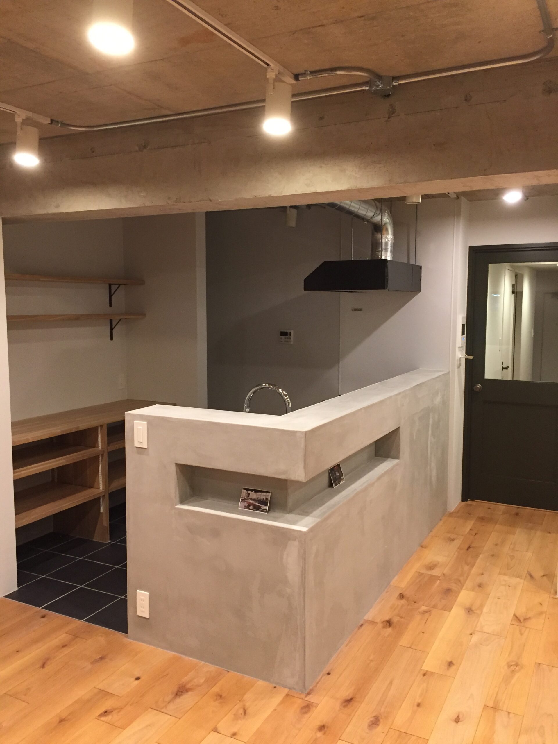 カウンター・棚・リノベーション・塗装工事