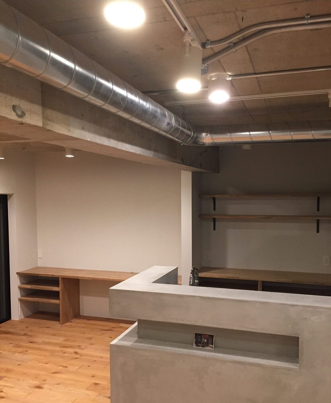 カウンター・棚・リノベーション・塗装工事